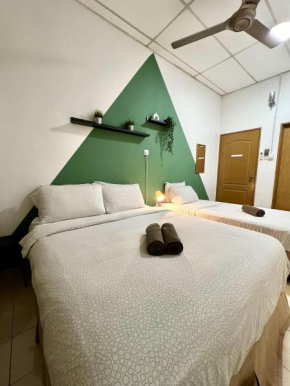 7 STAY #1 at Kuala Berang -Free WiFi & Netflix for 3 Pax